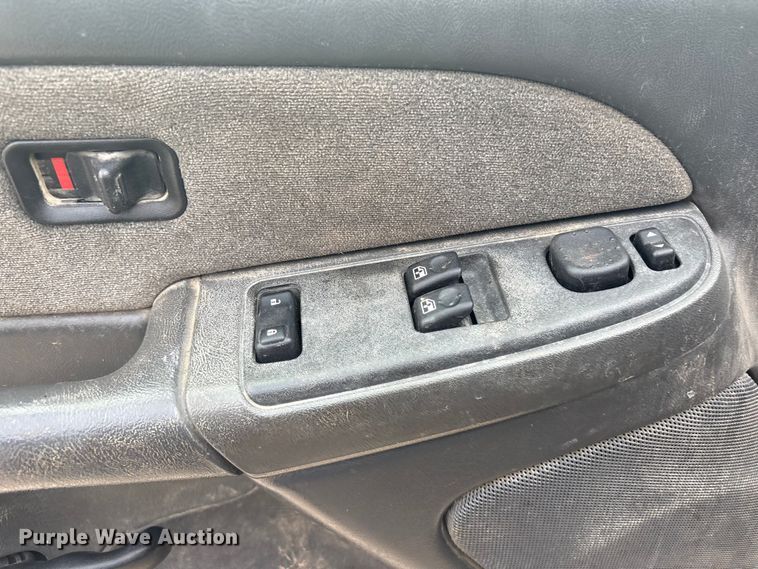 image for item EV2854 2003 Chevrolet Silverado 1500 Ext. Cab pickup truck