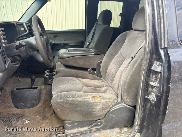 image for item EV2854 2003 Chevrolet Silverado 1500 Ext. Cab pickup truck