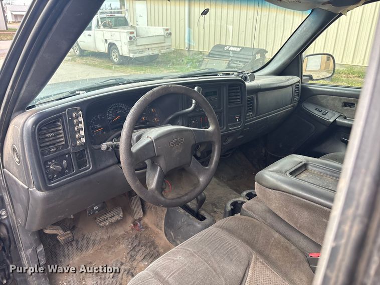 image for item EV2854 2003 Chevrolet Silverado 1500 Ext. Cab pickup truck