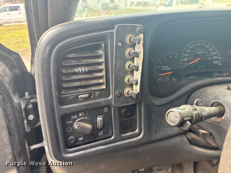 image for item EV2854 2003 Chevrolet Silverado 1500 Ext. Cab pickup truck