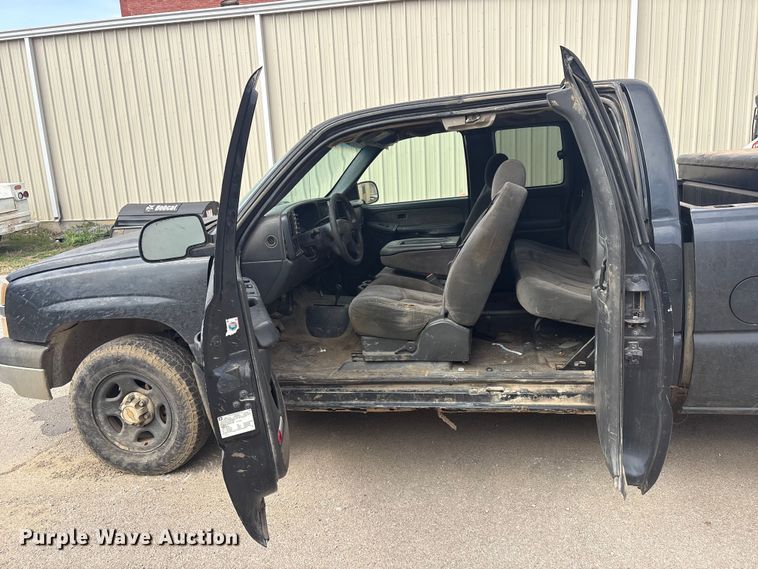 image for item EV2854 2003 Chevrolet Silverado 1500 Ext. Cab pickup truck