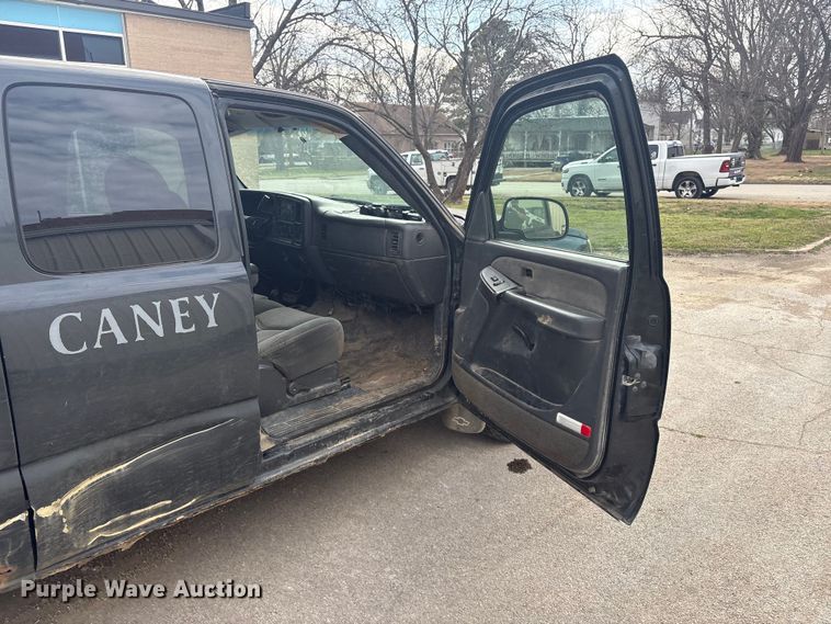 image for item EV2854 2003 Chevrolet Silverado 1500 Ext. Cab pickup truck