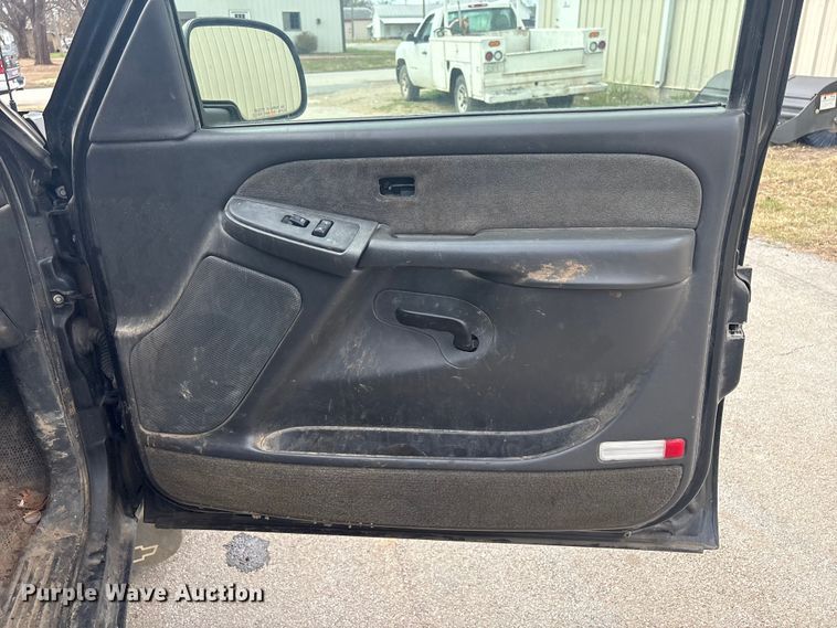 image for item EV2854 2003 Chevrolet Silverado 1500 Ext. Cab pickup truck