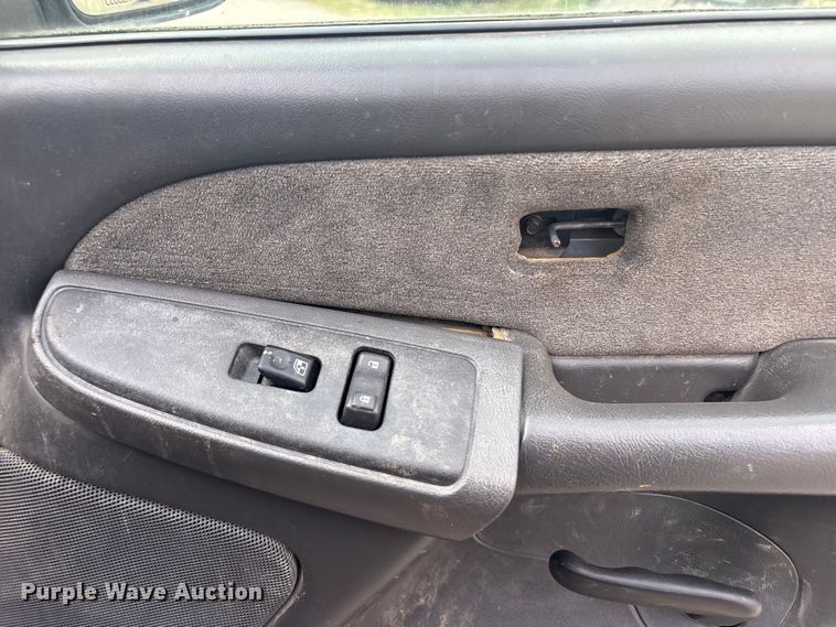 image for item EV2854 2003 Chevrolet Silverado 1500 Ext. Cab pickup truck