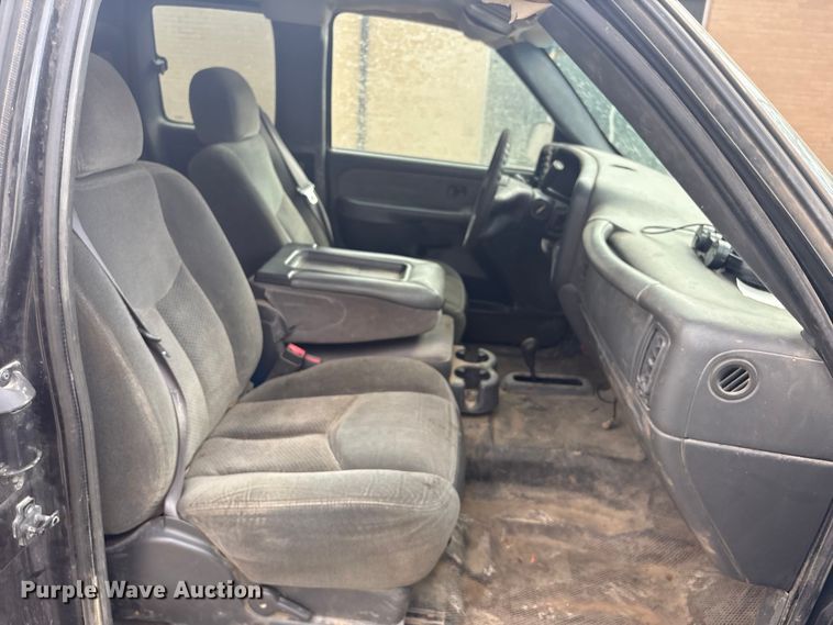 image for item EV2854 2003 Chevrolet Silverado 1500 Ext. Cab pickup truck