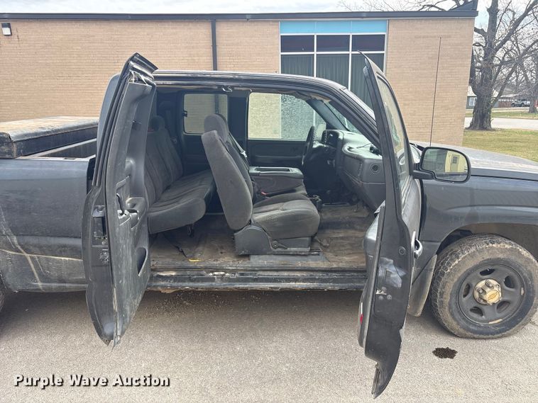 image for item EV2854 2003 Chevrolet Silverado 1500 Ext. Cab pickup truck