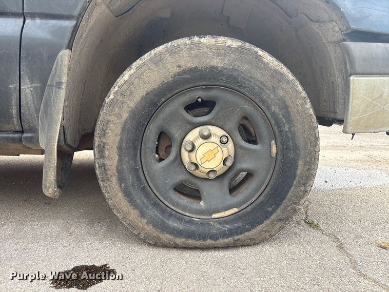 image for item EV2854 2003 Chevrolet Silverado 1500 Ext. Cab pickup truck