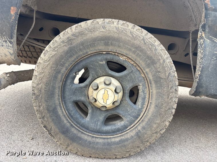 image for item EV2854 2003 Chevrolet Silverado 1500 Ext. Cab pickup truck