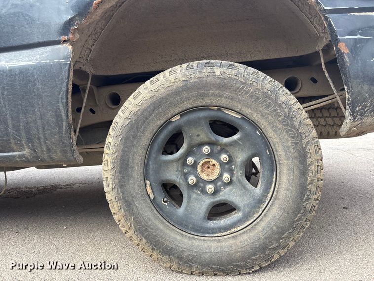 image for item EV2854 2003 Chevrolet Silverado 1500 Ext. Cab pickup truck