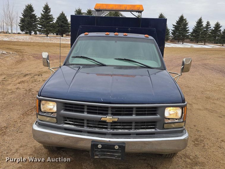 image for item EV5594 1999 Chevrolet 3500 flatbed pickup truck
