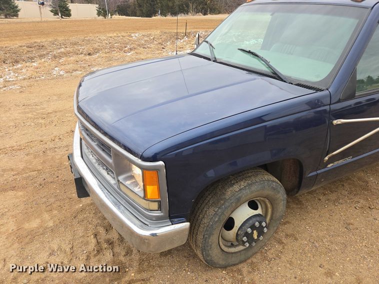 image for item EV5594 1999 Chevrolet 3500 flatbed pickup truck