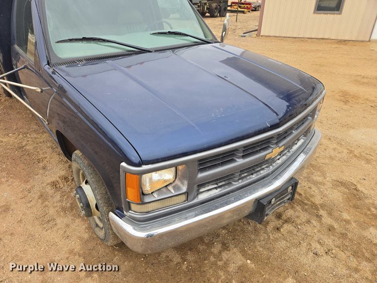 image for item EV5594 1999 Chevrolet 3500 flatbed pickup truck
