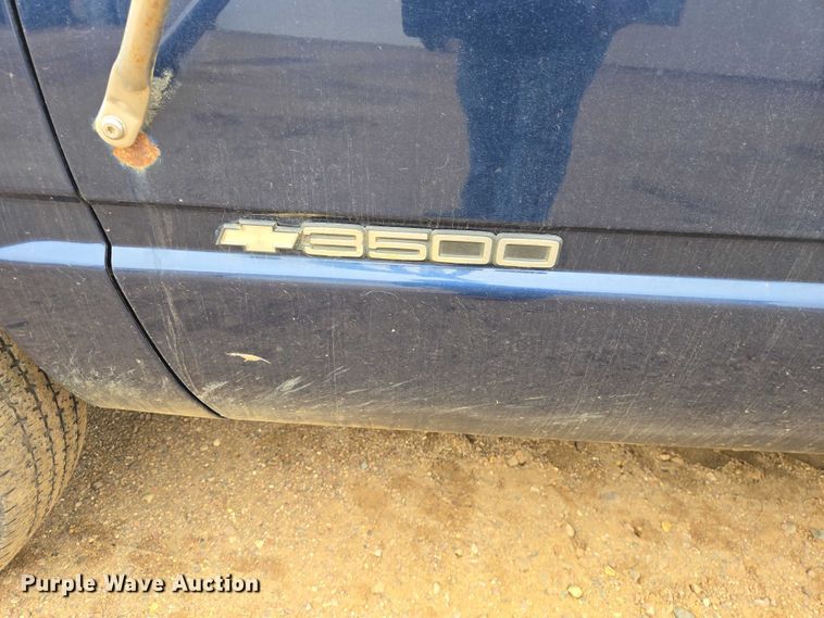 image for item EV5594 1999 Chevrolet 3500 flatbed pickup truck