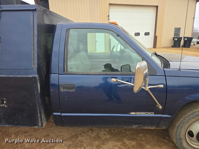 image for item EV5594 1999 Chevrolet 3500 flatbed pickup truck