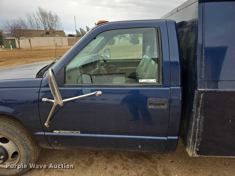 image for item EV5594 1999 Chevrolet 3500 flatbed pickup truck