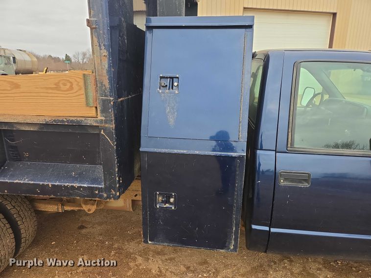 image for item EV5594 1999 Chevrolet 3500 flatbed pickup truck