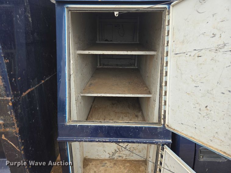 image for item EV5594 1999 Chevrolet 3500 flatbed pickup truck