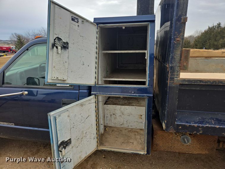 image for item EV5594 1999 Chevrolet 3500 flatbed pickup truck