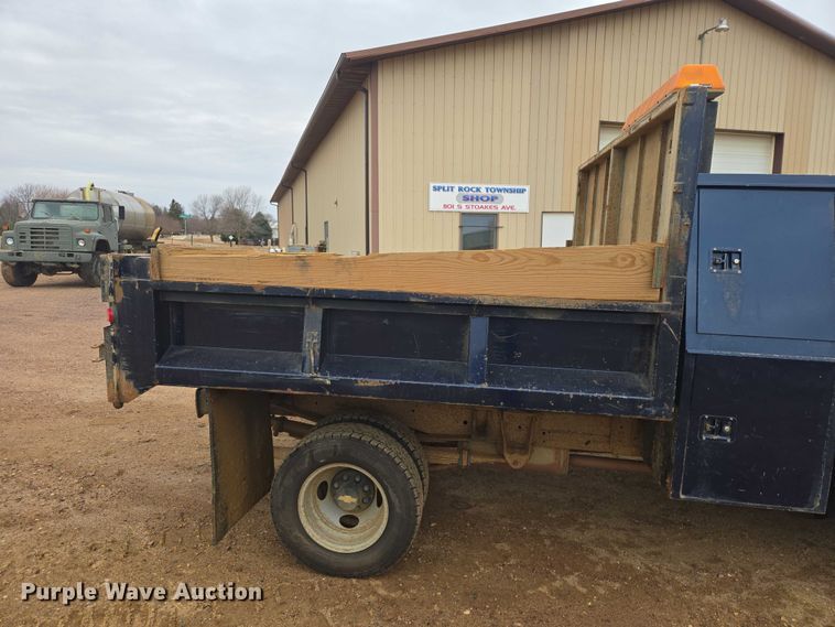 image for item EV5594 1999 Chevrolet 3500 flatbed pickup truck