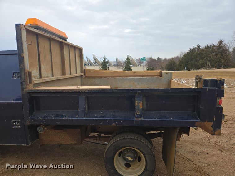 image for item EV5594 1999 Chevrolet 3500 flatbed pickup truck