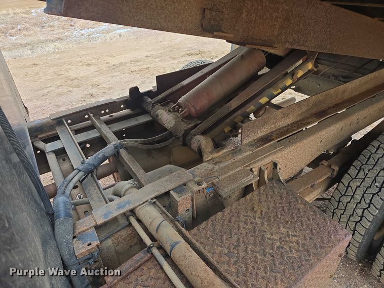 image for item EV5594 1999 Chevrolet 3500 flatbed pickup truck