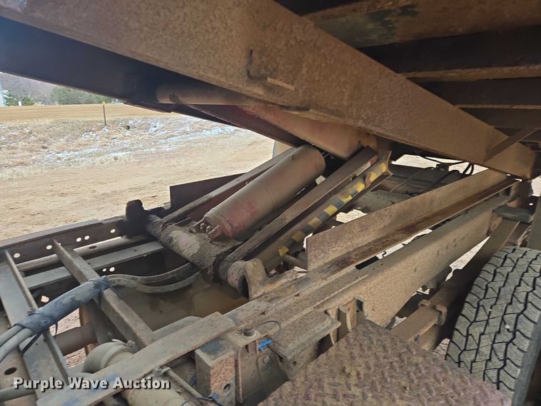 image for item EV5594 1999 Chevrolet 3500 flatbed pickup truck