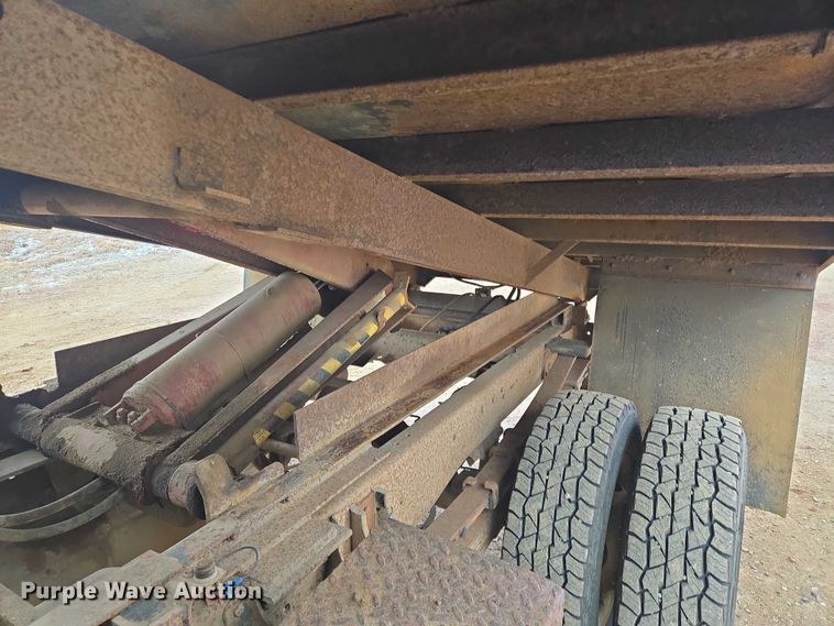 image for item EV5594 1999 Chevrolet 3500 flatbed pickup truck