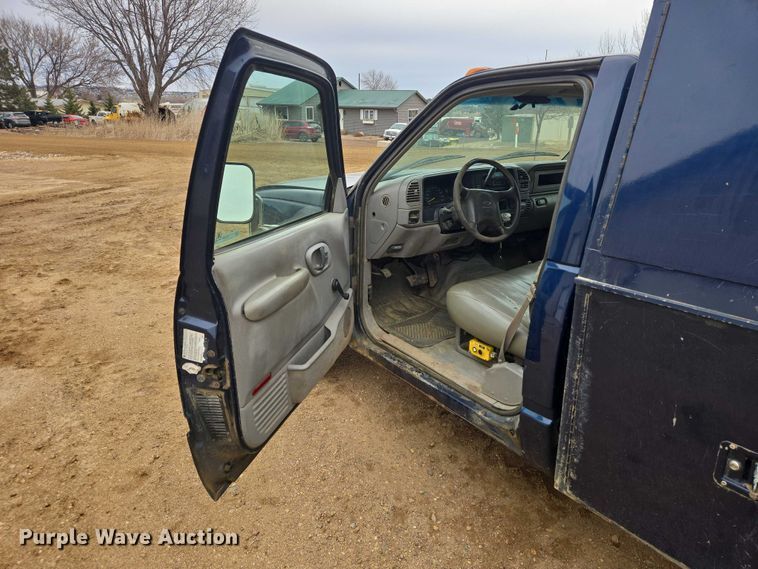 image for item EV5594 1999 Chevrolet 3500 flatbed pickup truck