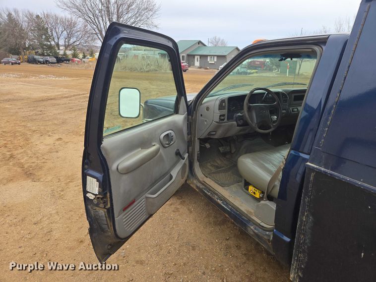 image for item EV5594 1999 Chevrolet 3500 flatbed pickup truck