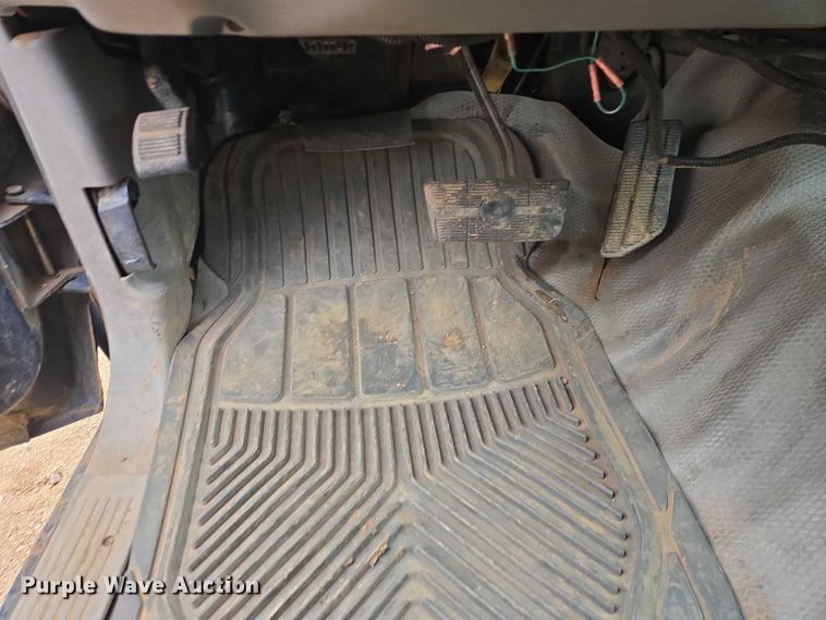 image for item EV5594 1999 Chevrolet 3500 flatbed pickup truck