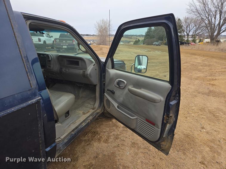 image for item EV5594 1999 Chevrolet 3500 flatbed pickup truck