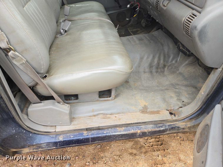 image for item EV5594 1999 Chevrolet 3500 flatbed pickup truck