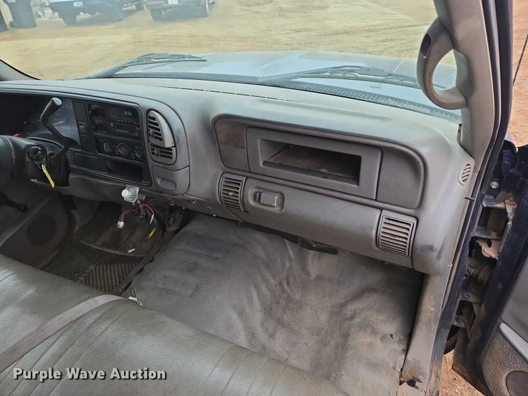 image for item EV5594 1999 Chevrolet 3500 flatbed pickup truck