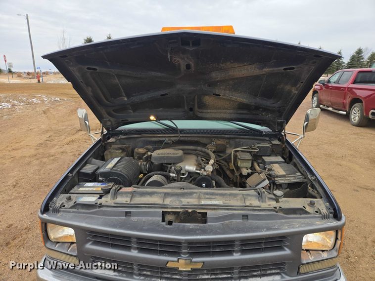 image for item EV5594 1999 Chevrolet 3500 flatbed pickup truck