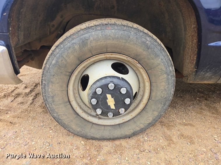 image for item EV5594 1999 Chevrolet 3500 flatbed pickup truck