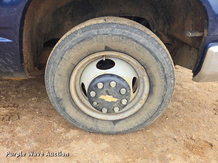 image for item EV5594 1999 Chevrolet 3500 flatbed pickup truck