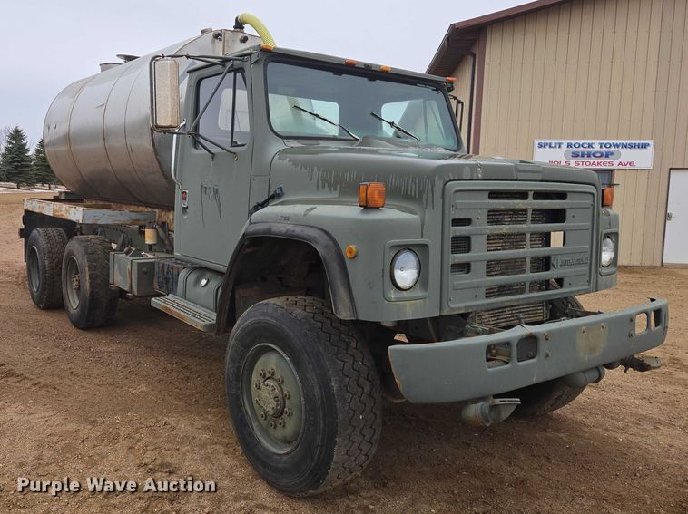image for item EV5595 1988 International S1900 tank truck