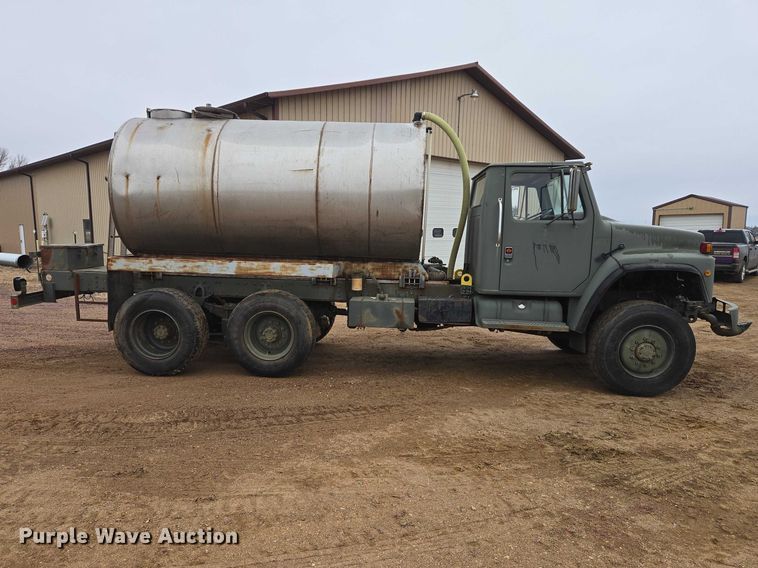 image for item EV5595 1988 International S1900 tank truck