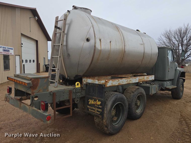 image for item EV5595 1988 International S1900 tank truck