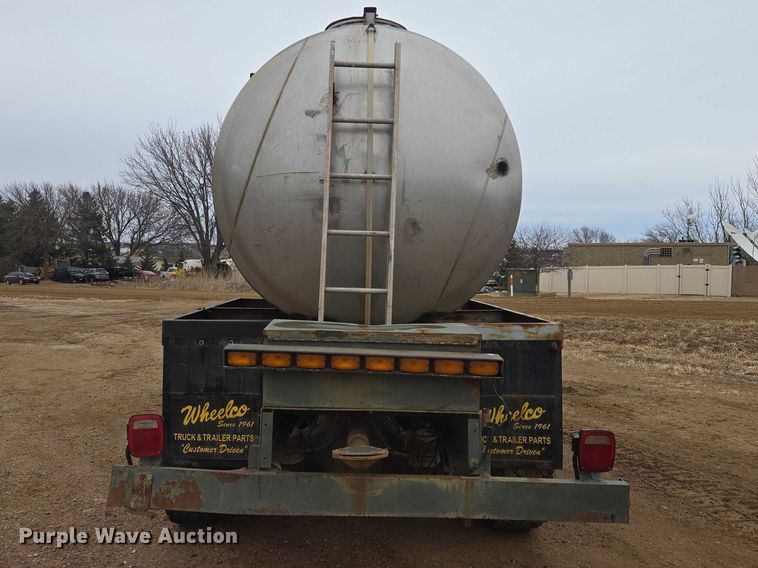 image for item EV5595 1988 International S1900 tank truck