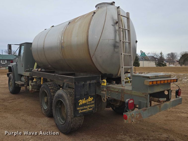 image for item EV5595 1988 International S1900 tank truck