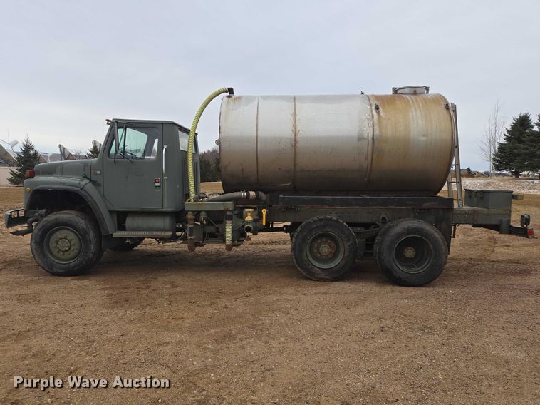 image for item EV5595 1988 International S1900 tank truck