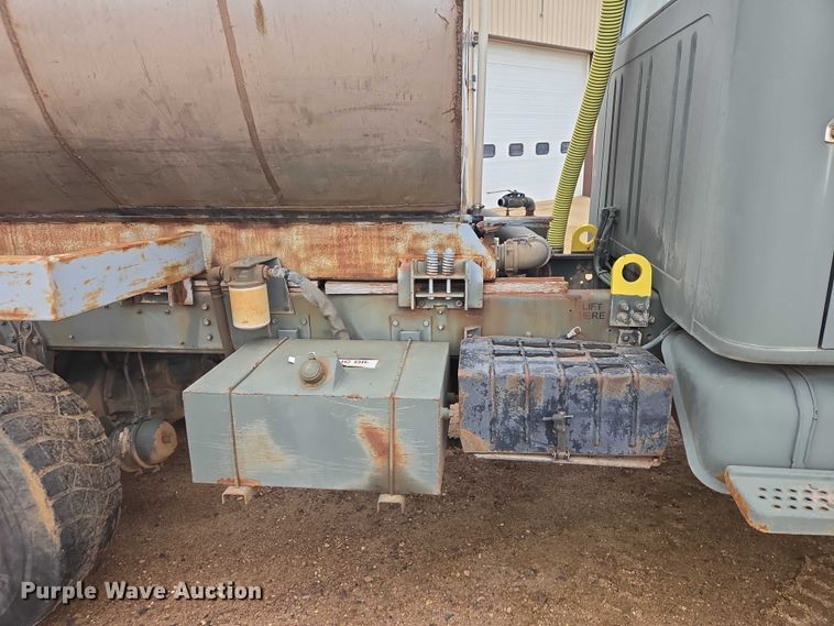 image for item EV5595 1988 International S1900 tank truck