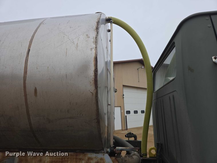 image for item EV5595 1988 International S1900 tank truck