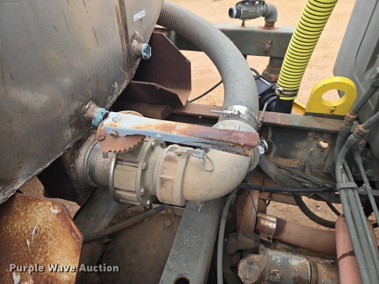 image for item EV5595 1988 International S1900 tank truck