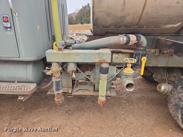 image for item EV5595 1988 International S1900 tank truck