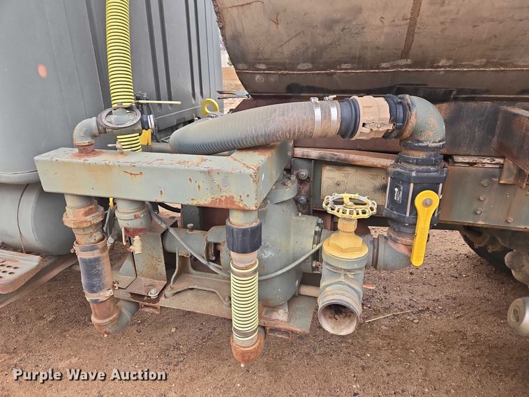 image for item EV5595 1988 International S1900 tank truck