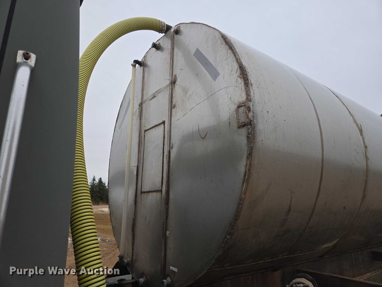 image for item EV5595 1988 International S1900 tank truck