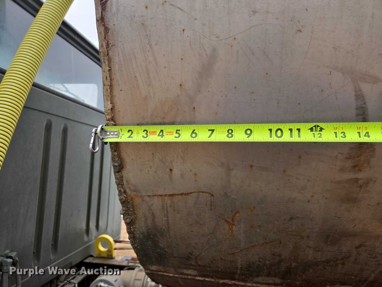 image for item EV5595 1988 International S1900 tank truck