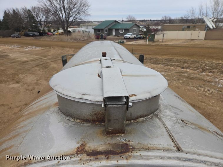 image for item EV5595 1988 International S1900 tank truck